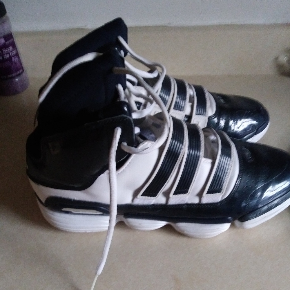 Adidas Sneakers